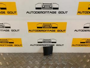 Używane Tapicerka pokrywy bagaznika prawa Mercedes SLK (R170) Cena € 19,99 Procedura marży oferowane przez Autodemontage Gout