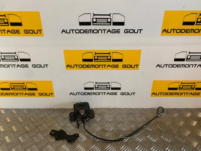 Używane Blokada dachu cabrio Mercedes SLK (R170) Cena € 59,99 Procedura marży oferowane przez Autodemontage Gout