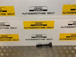 Used Rear door hinge, left Toyota Aygo (B40) Price € 9,99 Margin scheme offered by Autodemontage Gout