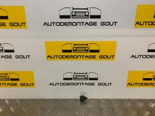 Usagé Cabriodak rubber Mercedes SLK (R170) Prix € 9,99 Règlement à la marge proposé par Autodemontage Gout