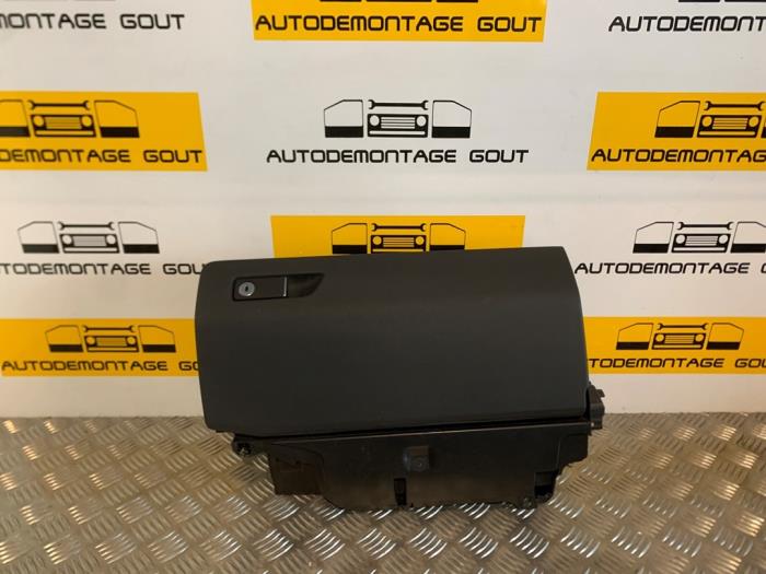 Begagnade Handskfack Mercedes E (C207) Pris € 59,99 Marginaltabell erbjuds av Autodemontage Gout