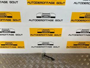 Używane Ogranicznik drzwi prawych wersja 2-drzwiowa Nissan 350 Z (Z33) Cena € 19,99 Procedura marży oferowane przez Autodemontage Gout