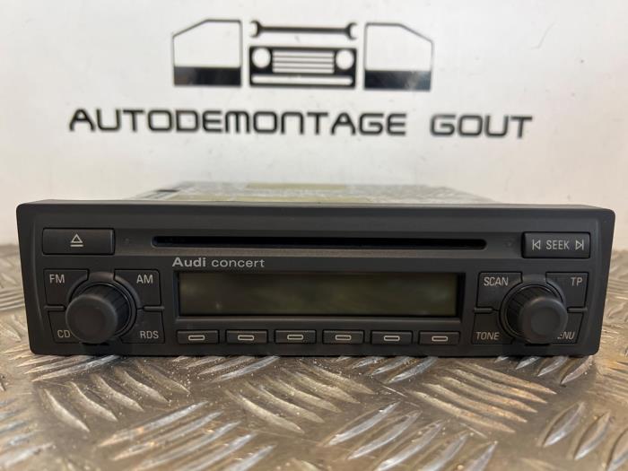 Radio CD player from a Audi TT Roadster (8N9)  2005