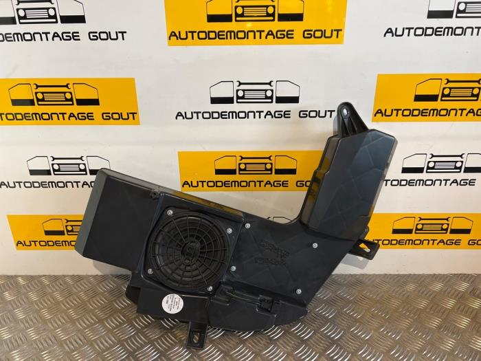 Usagé Caisson de graves Audi A4 Avant (B7) Prix € 44,99 Règlement à la marge proposé par Autodemontage Gout