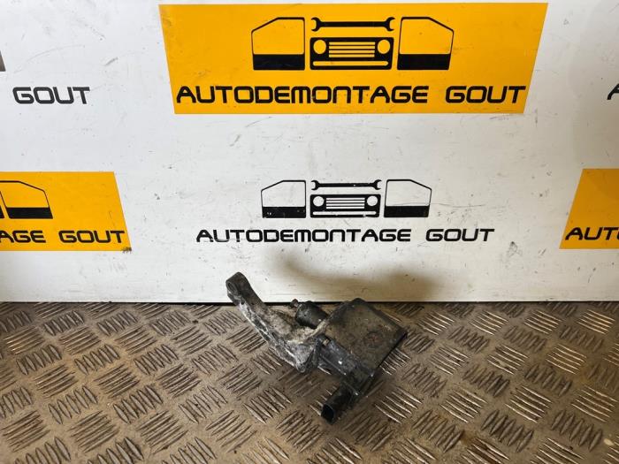 Actuator electric (Turbo) from a BMW 3 serie (E90) 320d 16V 2006