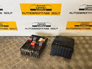 Używane Skrzynka bezpieczników Volkswagen Golf V (1K1) 3.2 R32 V6 24V 4Motion Cena € 49,99 Procedura marży oferowane przez Autodemontage Gout
