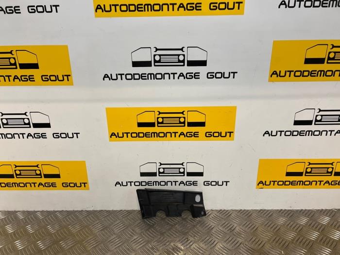 Używane Rózne elementy plastikowe Volkswagen Caddy III (2KA,2KH,2CA,2CH) 2.0 SDI Cena € 5,00 Procedura marży oferowane przez Autodemontage Gout