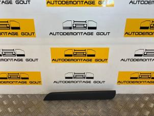 Usagé Bande décorative de tableau de bord Mercedes Citan (415.6) 1.5 109 CDI Prix € 19,99 Règlement à la marge proposé par Autodemontage Gout