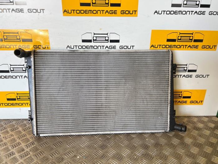 Usagé Radiateur Volkswagen Caddy III (2KA,2KH,2CA,2CH) 1.9 TDI Prix € 49,99 Règlement à la marge proposé par Autodemontage Gout