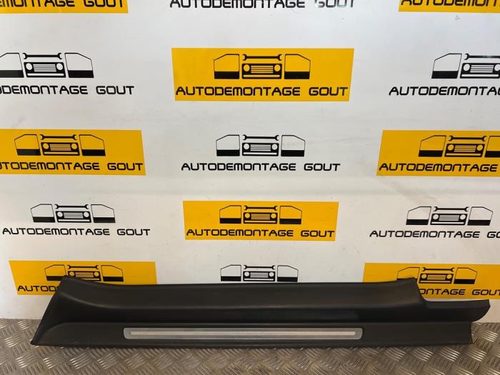 Używane Próg drzwi prawa Audi TT (8J3) 2.0 TFSI 16V Cena € 19,99 Procedura marży oferowane przez Autodemontage Gout