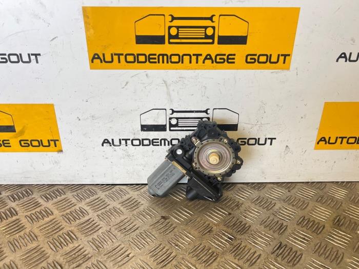 Usados Motor de ventanilla de puerta Audi TT (8N3) 1.8 T 20V Quattro Precio € 149,99 Norma de margen ofrecido por Autodemontage Gout