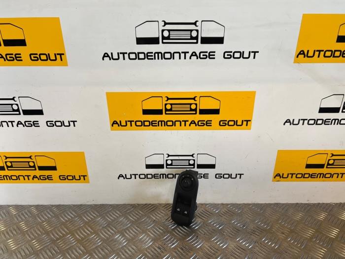 Usados Interruptor combinado de ventanillas Renault Trafic New (FL) 2.0 dCi 16V 90 Precio € 14,99 Norma de margen ofrecido por Autodemontage Gout