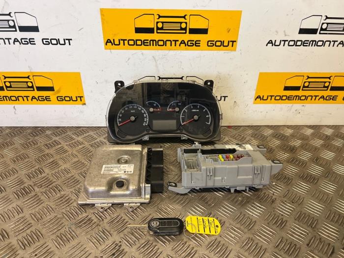 Used Ignition lock + computer Opel Combo 1.3 CDTI 16V ecoFlex Price € 149,99 Margin scheme offered by Autodemontage Gout