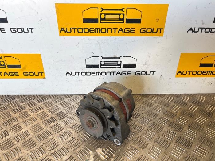 Usagé Dynamo Mercedes MB 100D (631/643) MB 100D Prix € 149,99 Règlement à la marge proposé par Autodemontage Gout