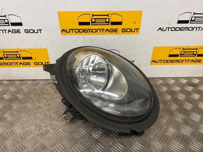 Używane Reflektor prawy Mini Mini (F55) 1.2 12V One Cena € 29,99 Procedura marży oferowane przez Autodemontage Gout
