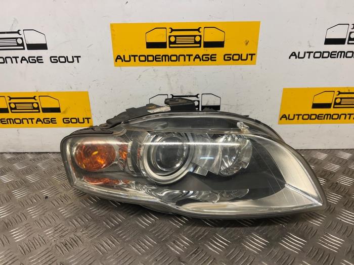 Używane Reflektor prawy Audi A4 Avant (B7) 2.0 TFSI 20V Cena € 124,99 Procedura marży oferowane przez Autodemontage Gout