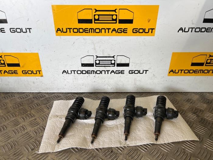 Usagé Injecteurs Volkswagen Golf V (1K1) 2.0 SDI Prix € 99,95 Règlement à la marge proposé par Autodemontage Gout