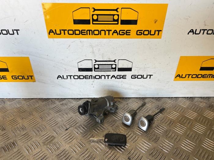 Używane Stacyjka + Kluczyk Audi TT Roadster (8N9) 1.8 20V Turbo Cena € 79,99 Procedura marży oferowane przez Autodemontage Gout