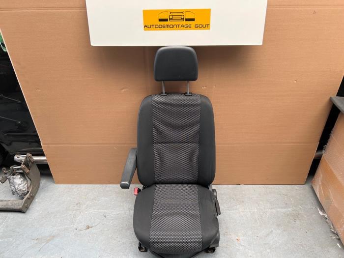 Używane Fotel lewy Mercedes Sprinter 3t (906.61) 211 CDI 16V Cena € 149,99 Procedura marży oferowane przez Autodemontage Gout