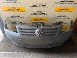 Używane Zderzak przedni Volkswagen Caddy III (2KA,2KH,2CA,2CH) 2.0 SDI Cena € 39,99 Procedura marży oferowane przez Autodemontage Gout