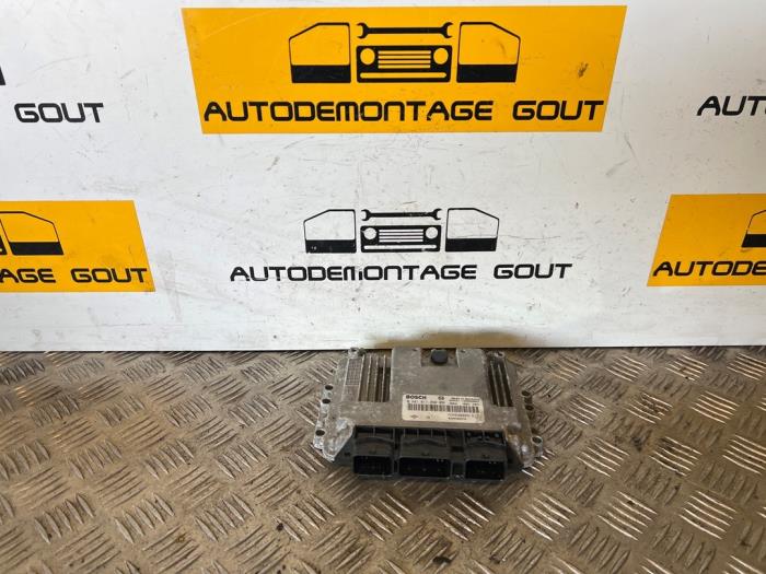 Used Engine management computer Renault Trafic New (FL) 2.5 dCi 16V 135 Price € 89,99 Margin scheme offered by Autodemontage Gout