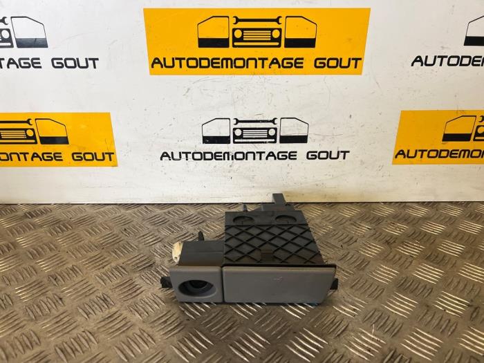 Begagnade Askkopp, fram Volkswagen Transporter T5 2.5 TDi Pris € 39,99 Marginaltabell erbjuds av Autodemontage Gout