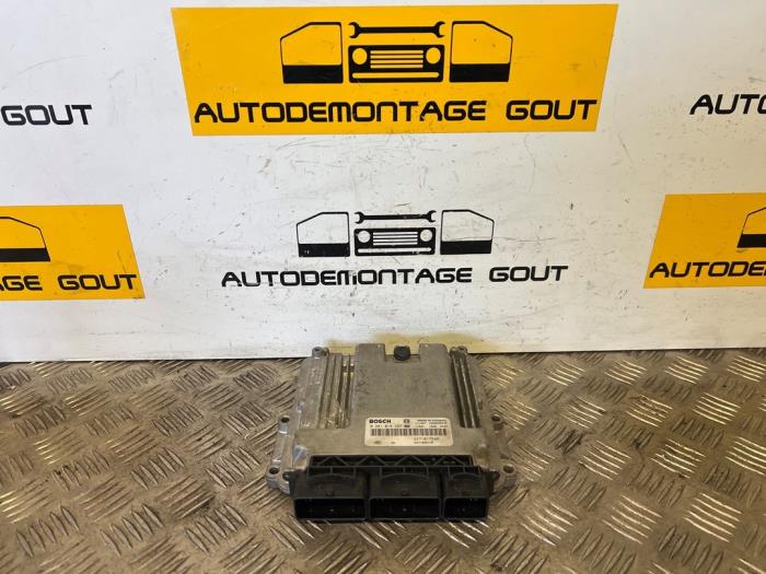 Used Engine management computer Renault Trafic New (FL) 2.0 dCi 16V 115 Price € 84,99 Margin scheme offered by Autodemontage Gout