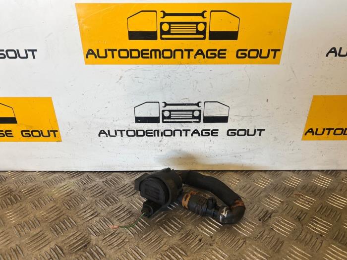 Begagnade Extra vattenpump Renault Trafic New (FL) 2.0 dCi 16V 115 Pris € 19,99 Marginaltabell erbjuds av Autodemontage Gout