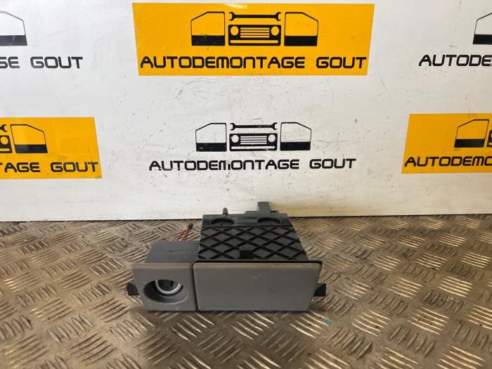 Begagnade Askkopp, fram Volkswagen Transporter T5 1.9 TDi Pris € 59,99 Marginaltabell erbjuds av Autodemontage Gout