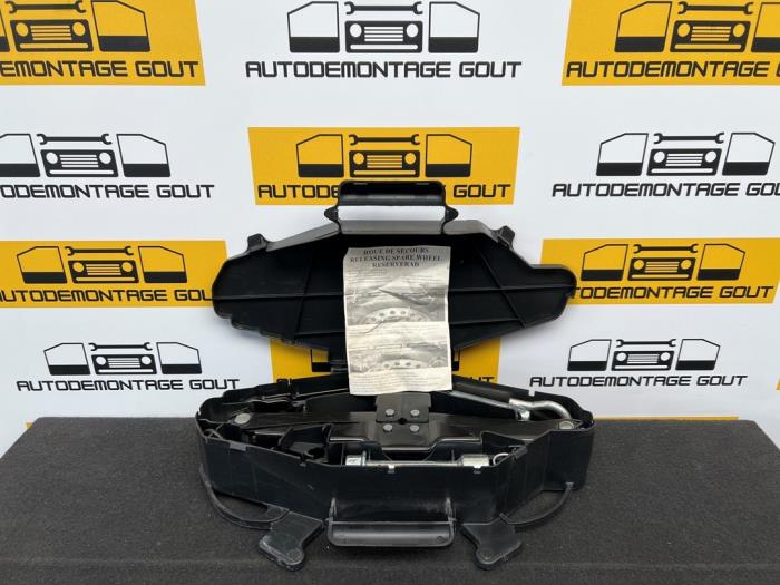 Używane Dzwignik Renault Trafic New (FL) Cena € 39,99 Procedura marży oferowane przez Autodemontage Gout