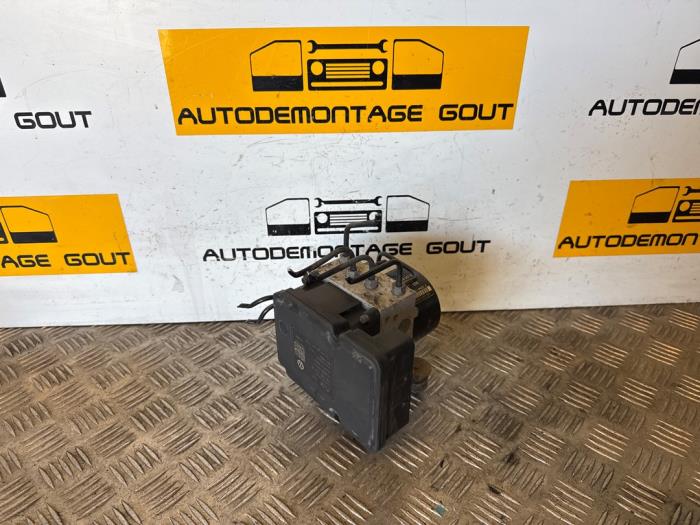 Usagé Pompe ABS Volkswagen Transporter/Caravelle T5 2.5 TDi Prix € 75,00 Règlement à la marge proposé par Autodemontage Gout