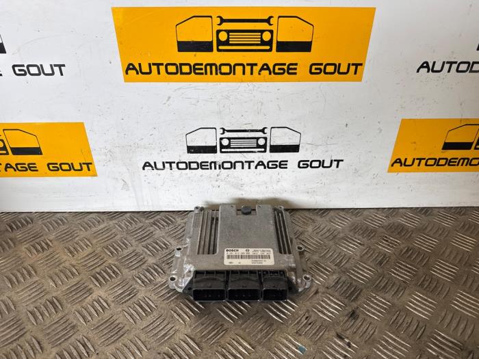 Used Engine management computer Opel Vivaro 2.0 CDTI Price € 115,00 Margin scheme offered by Autodemontage Gout