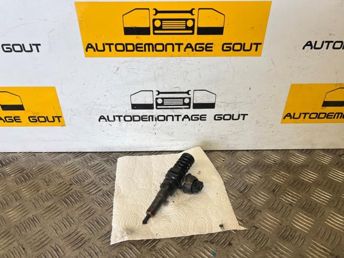 Usagé Injecteurs Volkswagen Caddy III (2KA,2KH,2CA,2CH) 2.0 SDI Prix € 99,95 Règlement à la marge proposé par Autodemontage Gout