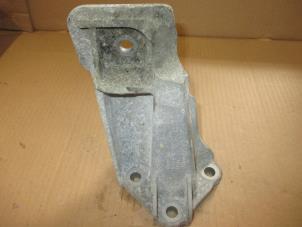 Used Engine mount Landrover Discovery III (LAA/TAA) Price € 60,50 Inclusive VAT offered by Garage Callant