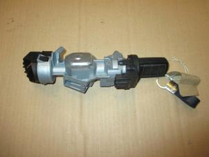 Used Ignition lock + key Landrover Discovery III (LAA/TAA) 2.7 TD V6 Price € 90,75 Inclusive VAT offered by Garage Callant