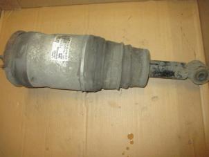 Used Rear shock absorber rod, left Landrover Discovery III (LAA/TAA) 2.7 TD V6 Price on request offered by Garage Callant