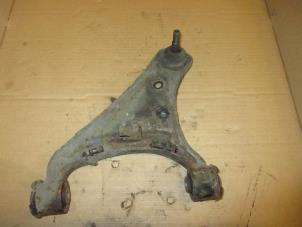 Used Front upper wishbone, right Landrover Discovery III (LAA/TAA) 2.7 TD V6 Price € 90,75 Inclusive VAT offered by Garage Callant