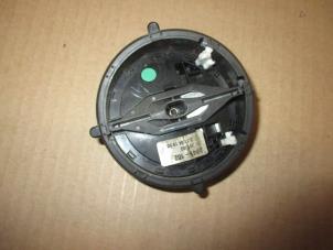 Used Mirror motor, left Landrover Discovery III (LAA/TAA) 2.7 TD V6 Price on request offered by Garage Callant