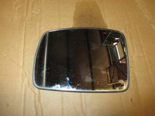 Used Mirror glass, right Landrover Discovery III (LAA/TAA) 2.7 TD V6 Price on request offered by Garage Callant