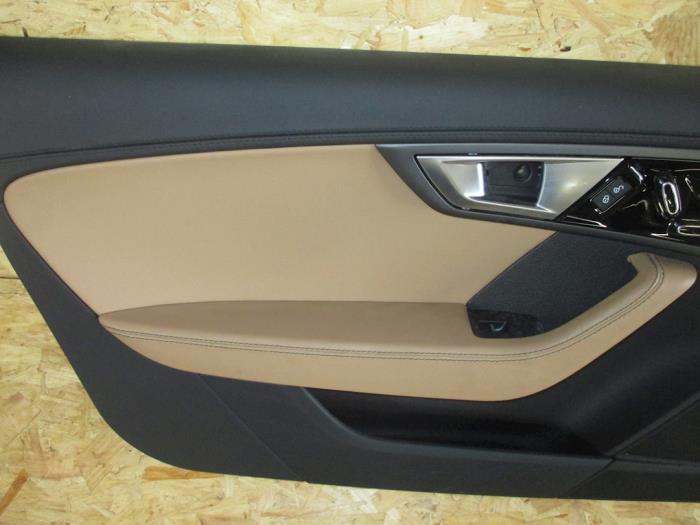Tapicerka drzwi lewych wersja 2-drzwiowa z Jaguar F-type 3.0 S V6 24V 2015