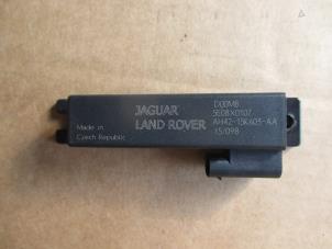 Used Keyless entry antenna Jaguar F-type 3.0 S V6 24V Price on request offered by Garage Callant