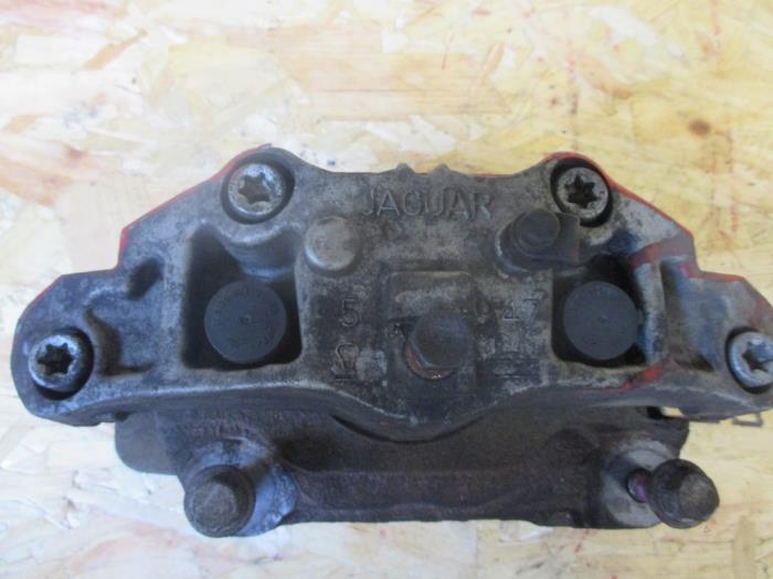 Front brake calliper, left from a Jaguar XF (CC9) 3.0 D V6 24V 2009