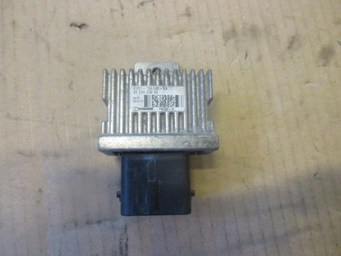 Glow plug relay Landrover Range Rover Evoque LR073555