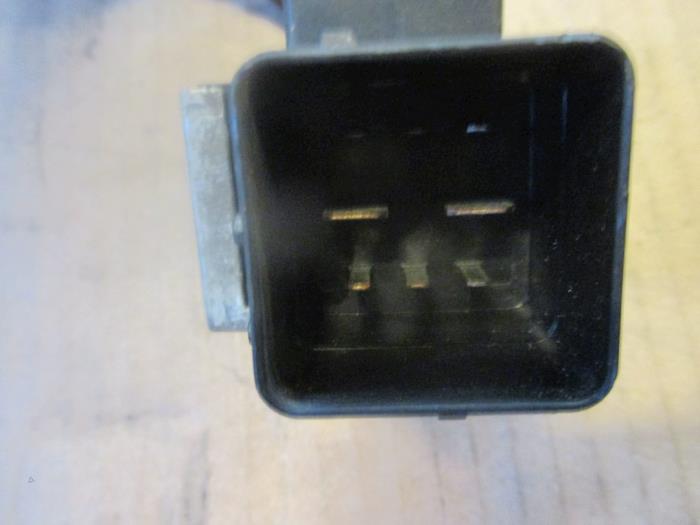 Glow plug relay Landrover Range Rover Evoque LR073555