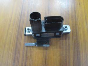 Used Glow plug relay Landrover Range Rover Evoque (LVJ/LVS) Price € 30,25 Inclusive VAT offered by Garage Callant