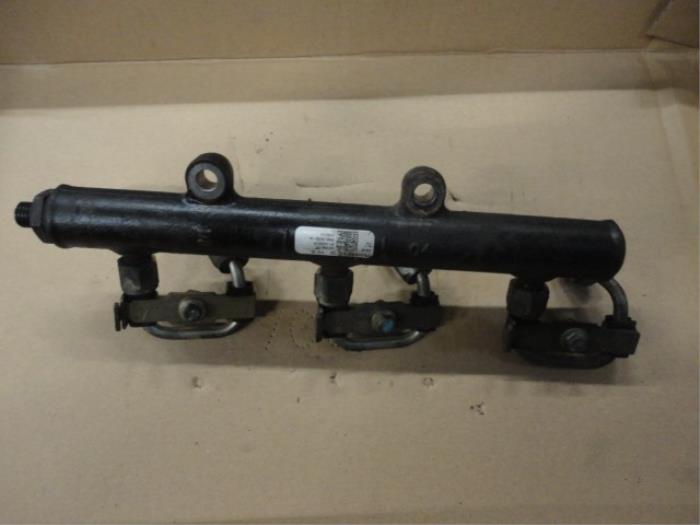 Used Fuel distributor Landrover Discovery III (LAA/TAA) 2.7 TD V6 Price € 42,35 Inclusive VAT offered by Garage Callant
