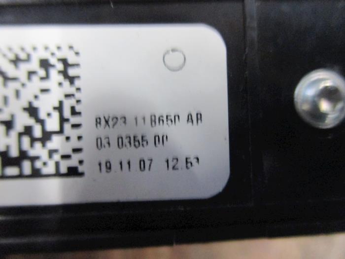 Panikbeleuchtung Schalter van een Jaguar XF (CC9) 2.7 D V6 24V 2008
