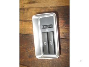Used Tailgate switch Jaguar XF (CC9) 2.2 D 16V Price € 30,25 Inclusive VAT offered by Garage Callant