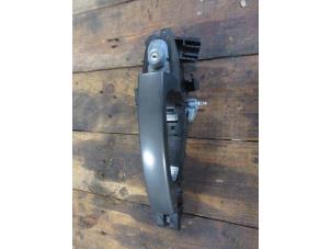 Used Door handle 4-door, front left Landrover Discovery IV (LAS) 3.0 SD V6 24V Price € 30,25 Inclusive VAT offered by Garage Callant
