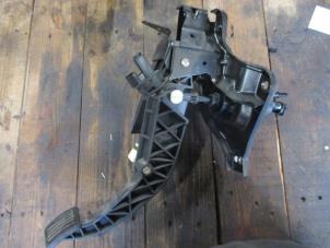 Used Clutch pedal Landrover Freelander II 2.2 tD4 16V Price € 60,50 Inclusive VAT offered by Garage Callant